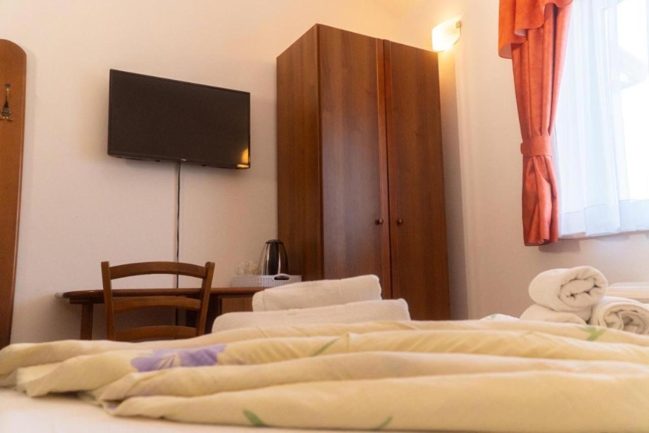 Apartments And Rooms Villa Chiara Krnica Εξωτερικό φωτογραφία