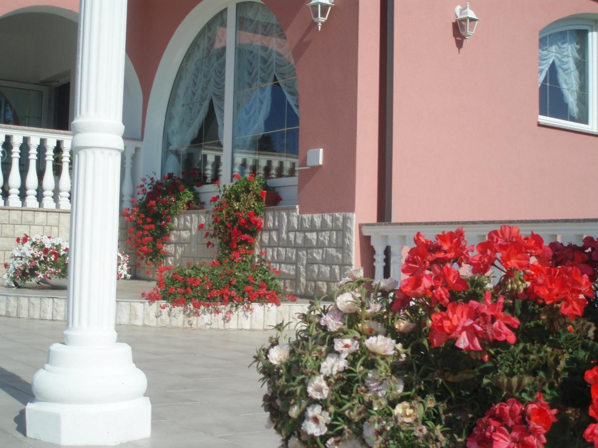 Apartments And Rooms Villa Chiara Krnica Εξωτερικό φωτογραφία