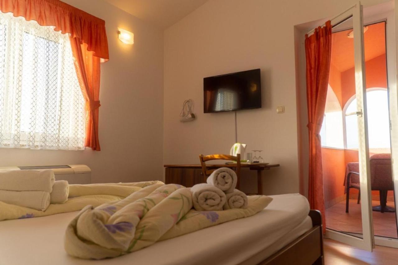 Apartments And Rooms Villa Chiara Krnica Εξωτερικό φωτογραφία