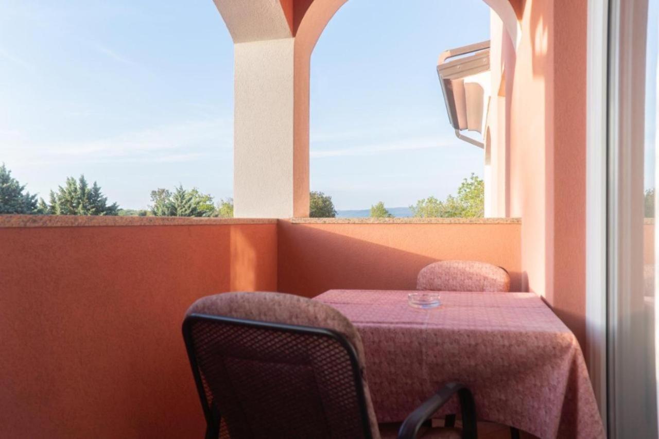 Apartments And Rooms Villa Chiara Krnica Εξωτερικό φωτογραφία